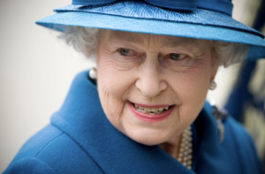Elisabeth II au plus mal : le prince Charles se prépare à la succession au trône.
