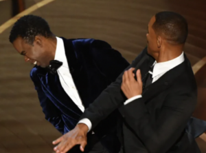 Scène inédite aux Oscars 2022 : Will Smith frappe violemment Chris Rock sur scène
