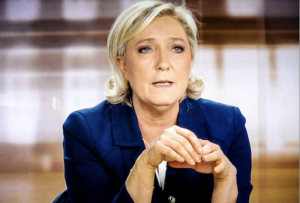 Meeting d'Emmanuel Macron relayé par France 2 : Marine Le Pen voit rouge