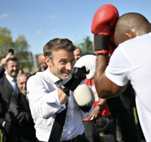 Emmanuel Macron sort ses gants de boxe en Seine-Saint-Denis : le deuxième ring approche