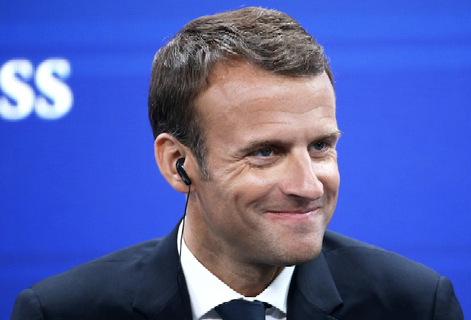 Emmanuel Macron comédie