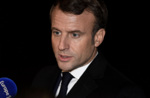 " Au travail ! " : Emmanuel Macron taclé par un médecin