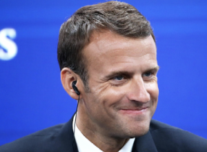 Emmanuel Macron “torse nu et affûté” à Brégançon : cette sortie en canoë qui étonne