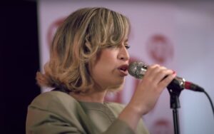 Eurovision 2023 : pourquoi la chanteuse québécoise La Zarra représentera la France?