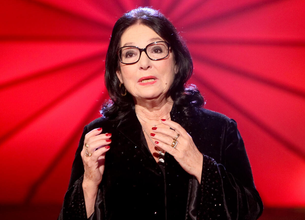 A 90 ans, Nana Mouskouri sans filtre sur ses peurs ! - People au quotidien