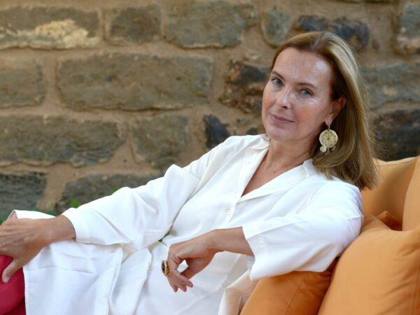 Carole Bouquet chez elle en Sicile, sur l'île de Pantelleria