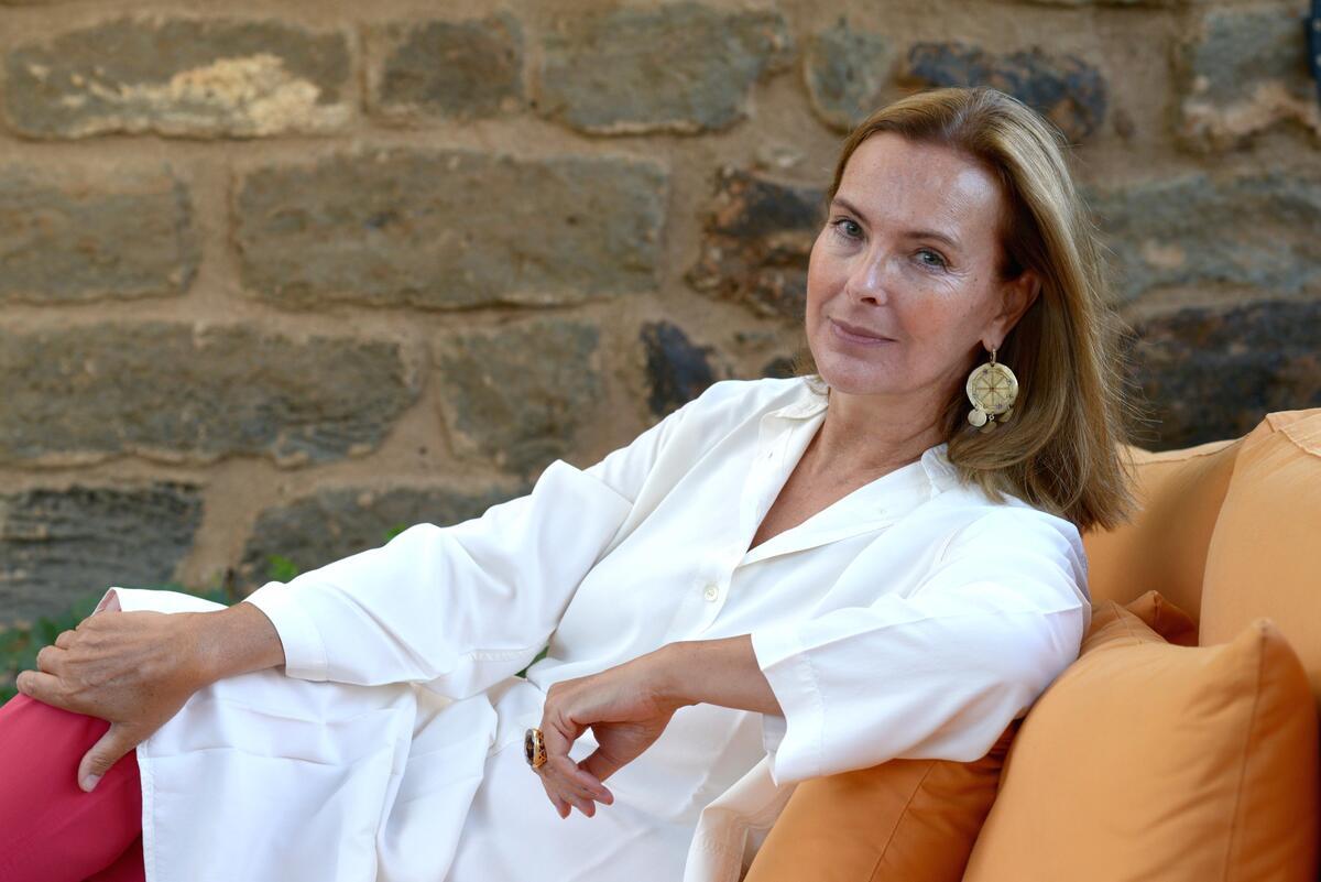 Carole Bouquet chez elle en Sicile, sur l'île de Pantelleria