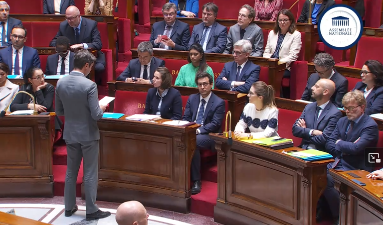 Gabriel Attal et Gérald Darmanin à l'Assemblée Nationale, 14 mai 2024, capture d'écran Assemblée Nationale en ligne